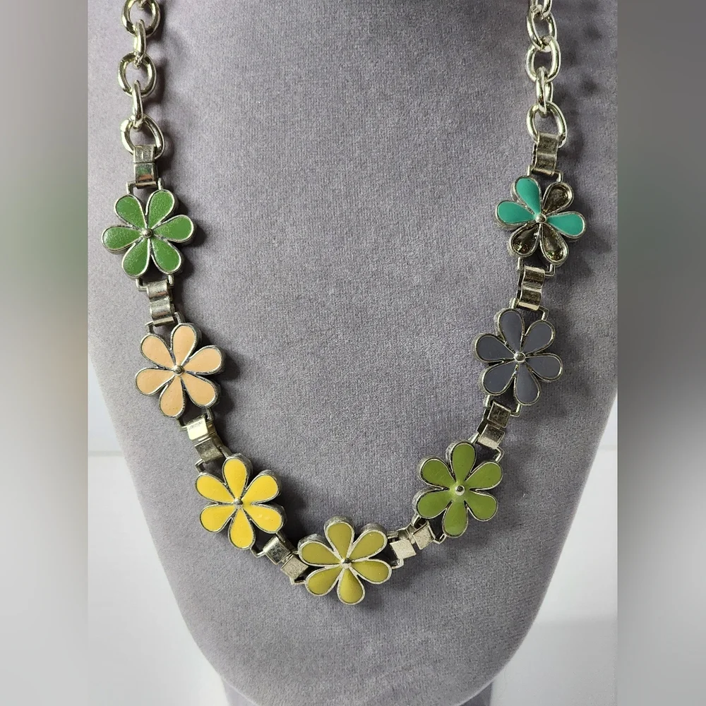 Vintage Flower Daisy Necklace or Chain Belt